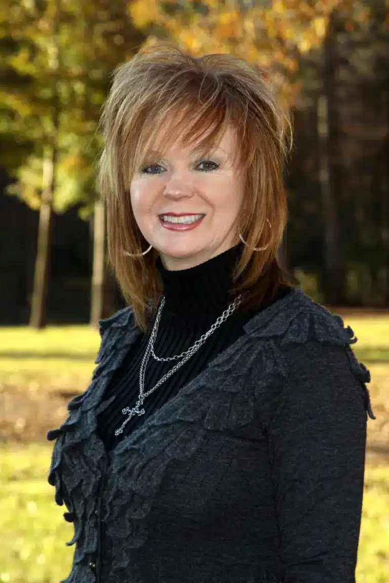 shondra smith bio.jpg 768x1152